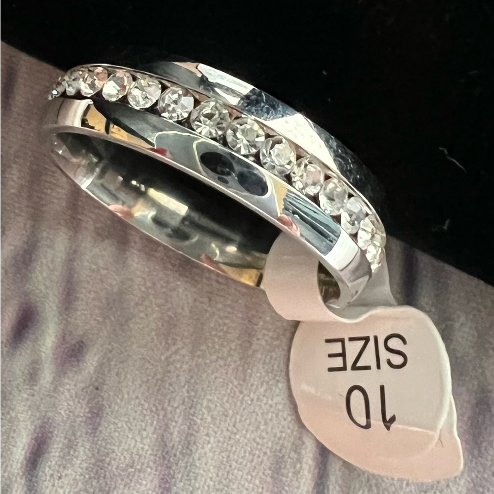 NWT⭐️ Fashion Ring - Stainless Silver Overlay w/ Single Row Faux Diamonds Sz 10